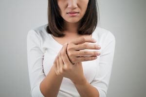 Test für eine Entzündung am Finger